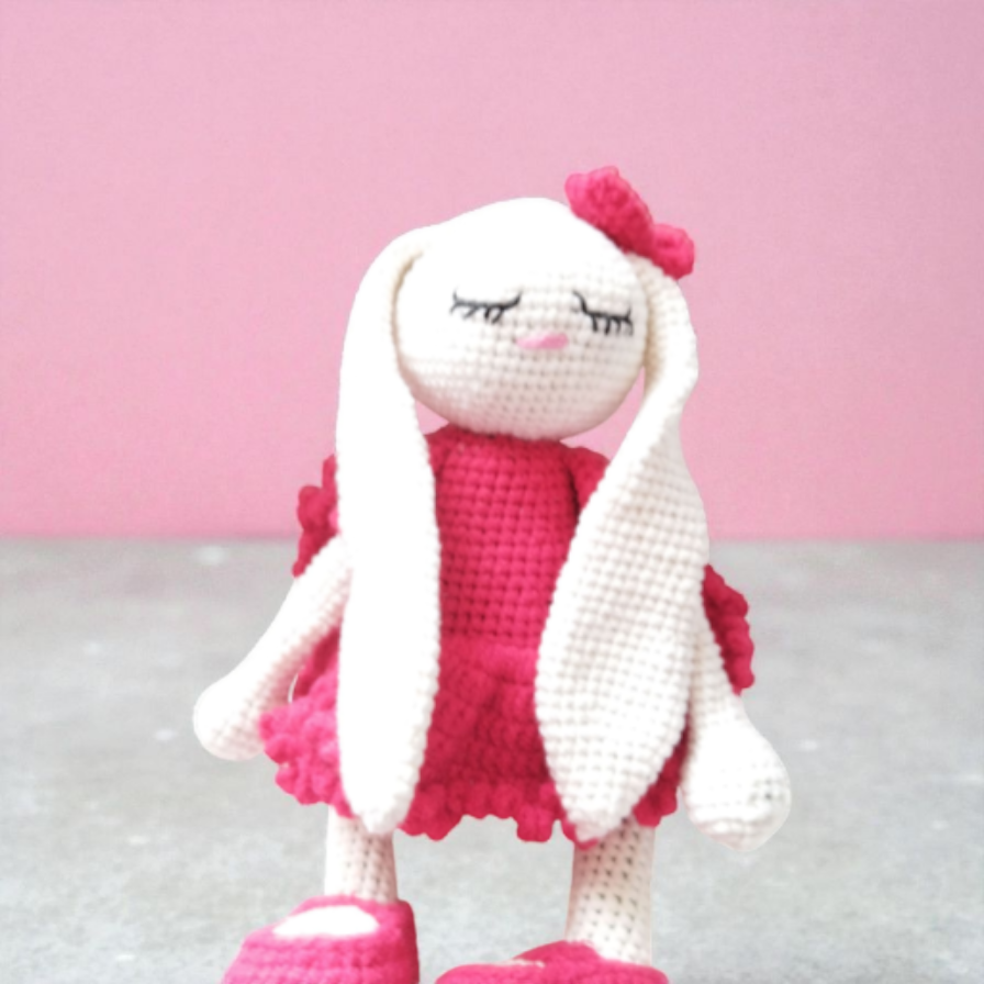 В'язаний Білий Зайчик Ручної Роботи 25-26 см, Напівбавовна, Гіпоалергенний, У Червоному Платтячку (Незнімний Одяг)